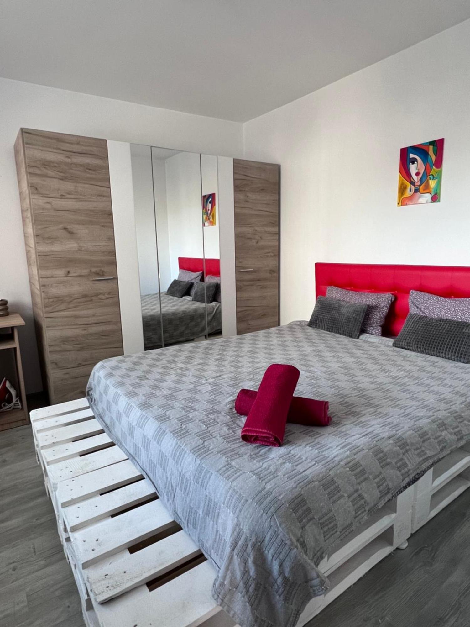 3 Rooms Apartment Airy & Bright Palas Style Iasi Exterior foto