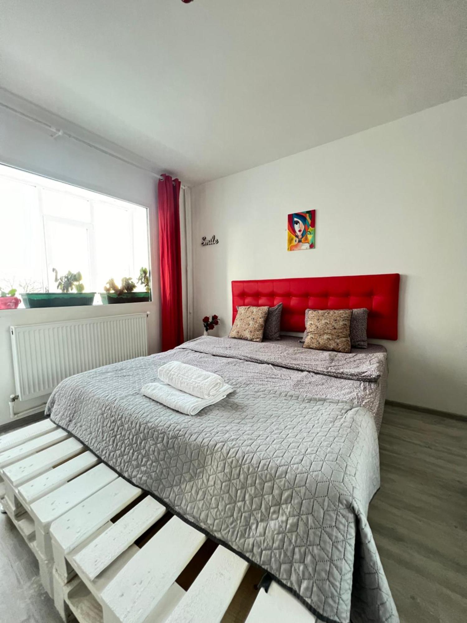 3 Rooms Apartment Airy & Bright Palas Style Iasi Exterior foto